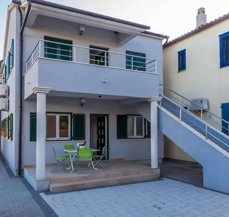 Apartmán In With Sea View, Terrace, Air Conditioning, Wifi Pirovac