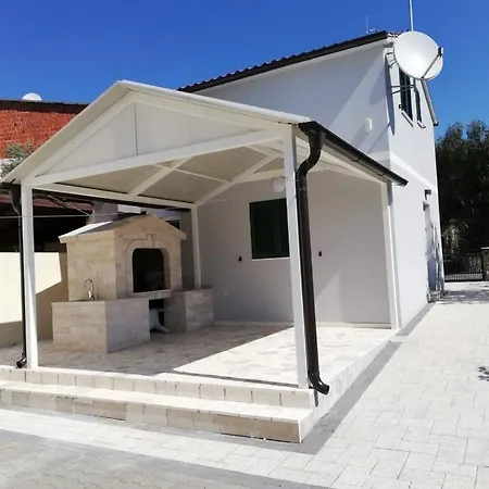 In With Sea View, Terrace, Air Conditioning, Wifi Pirovac