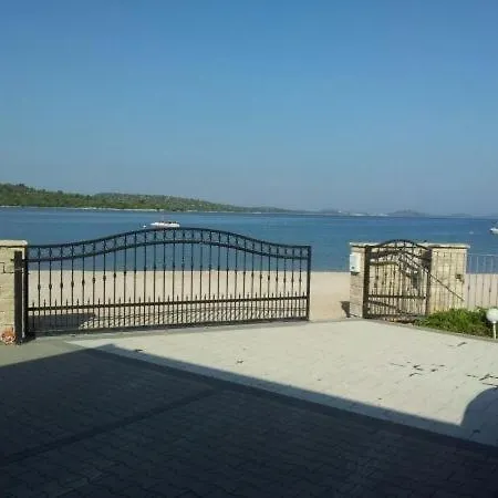 شقة In With Sea View, Terrace, Air Conditioning, Wifi بيروفاتش