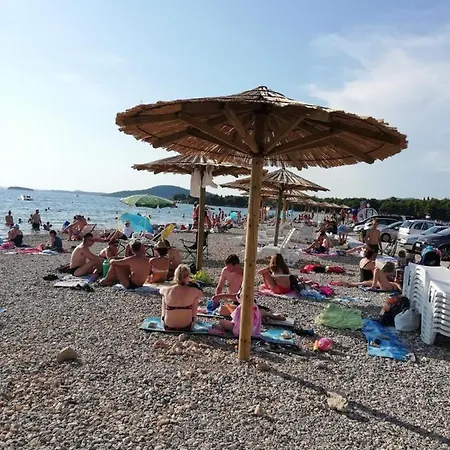 Apartmán In With Sea View, Terrace, Air Conditioning, Wifi Pirovac