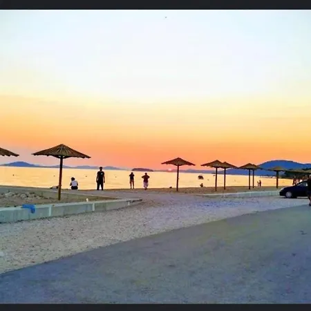 Apartmán In With Sea View, Terrace, Air Conditioning, Wifi Pirovac