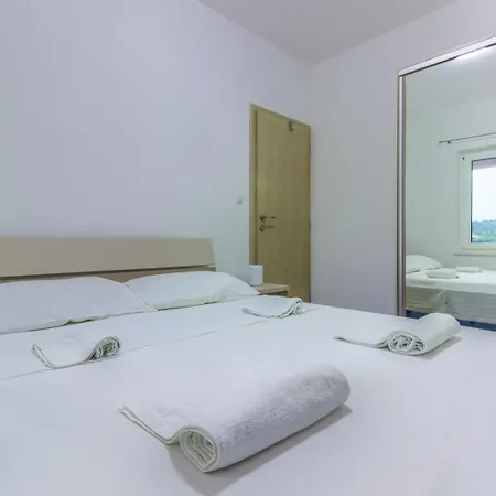 In With Sea View, Terrace, Air Conditioning, Wifi *