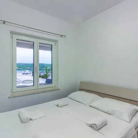 In With Sea View, Terrace, Air Conditioning, Wifi Pirovac
