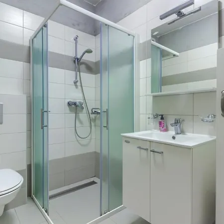 In With Sea View, Terrace, Air Conditioning, Wifi شقة
