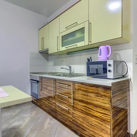 In With Sea View, Terrace, Air Conditioning, Wifi شقة بيروفاتش