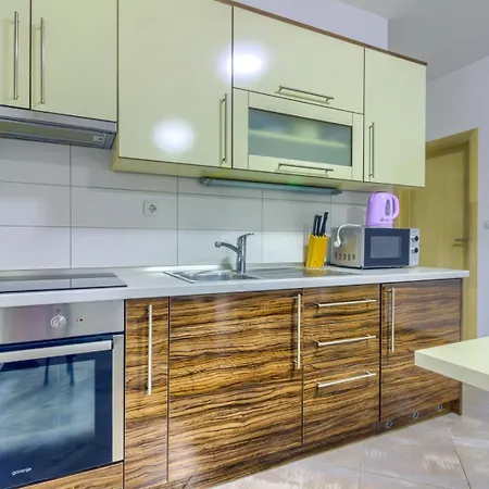 In With Sea View, Terrace, Air Conditioning, Wifi بيروفاتش