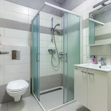 In With Sea View, Terrace, Air Conditioning, Wifi شقة