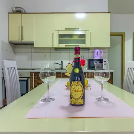 In With Sea View, Terrace, Air Conditioning, Wifi * بيروفاتش