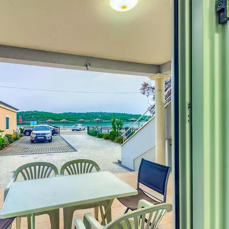 شقة In With Sea View, Terrace, Air Conditioning, Wifi *