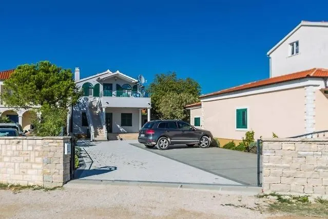 Apartman In With Sea View, Terrace, Air Conditioning, Wifi Pirovac