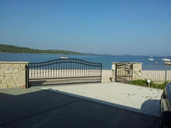 Apartman In With Sea View, Terrace, Air Conditioning, Wifi Pirovac