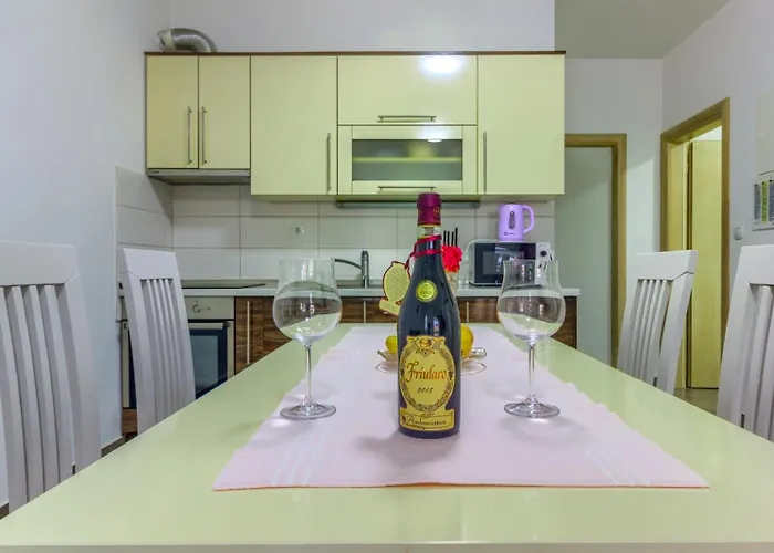 In With Sea View, Terrace, Air Conditioning, Wifi * 皮罗瓦茨