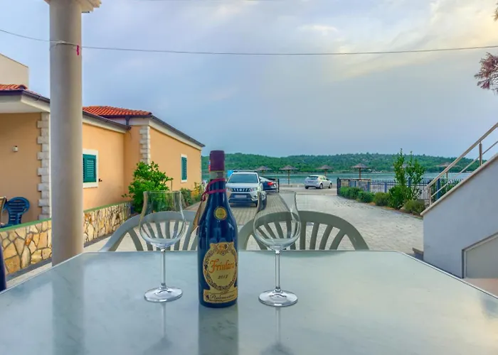 In With Sea View, Terrace, Air Conditioning, Wifi * 皮罗瓦茨